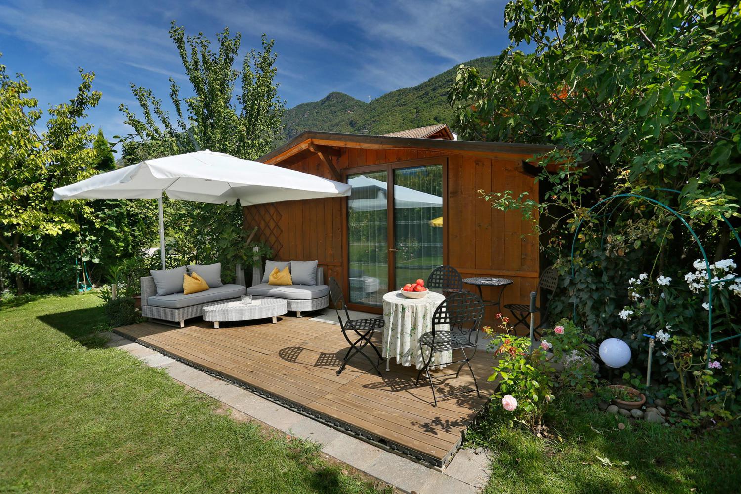 Garden leaf with sitting area - App. Wiesengrund at Gargazzone